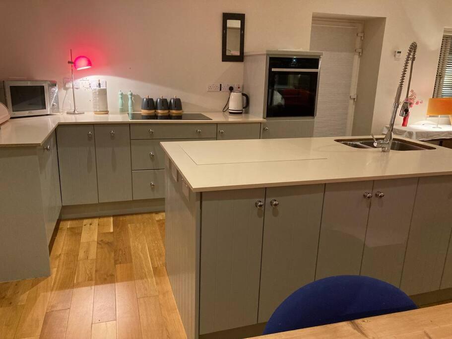 2 Quay Road, Killala. Stunning Sea Front Cottage Eksteriør bilde