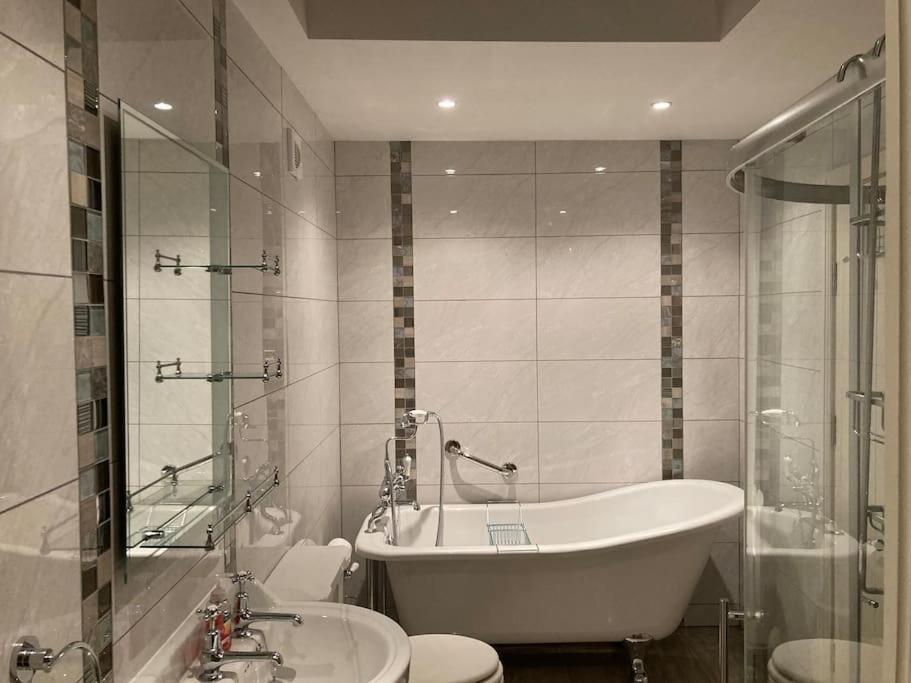2 Quay Road, Killala. Stunning Sea Front Cottage Eksteriør bilde