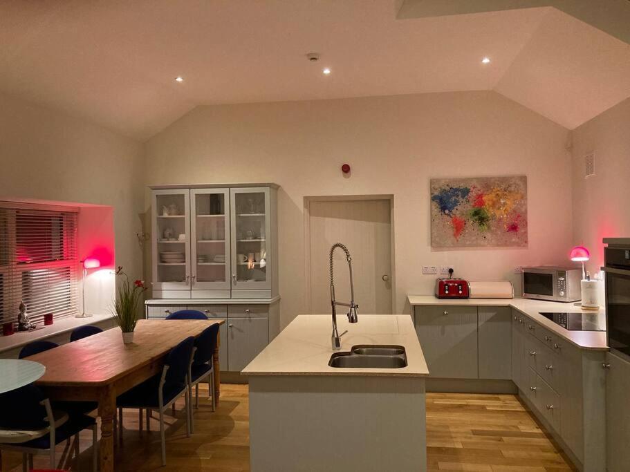 2 Quay Road, Killala. Stunning Sea Front Cottage Eksteriør bilde